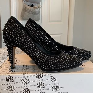 Rock and Republic Rrayana style women’s studded black pumps size 10